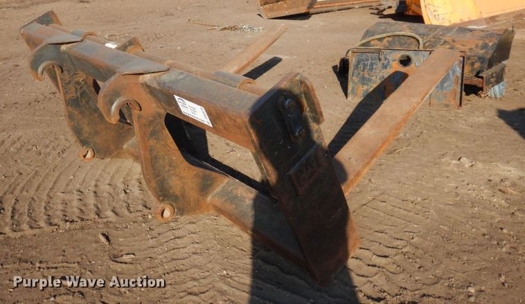 image for item DR0570 Caterpillar  58"L forks