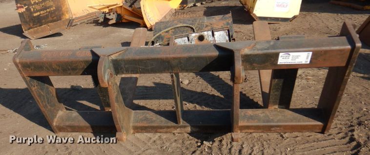 image for item DR0570 Caterpillar  58"L forks