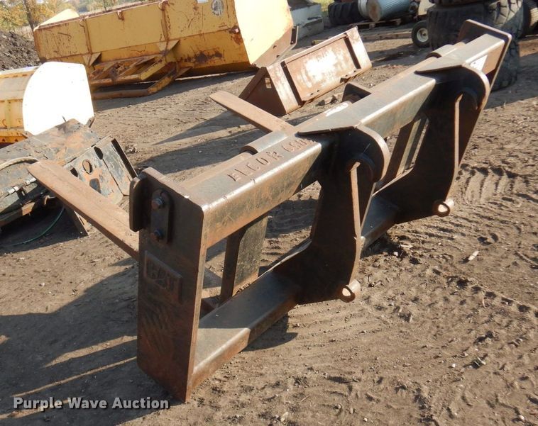 image for item DR0570 Caterpillar  58"L forks