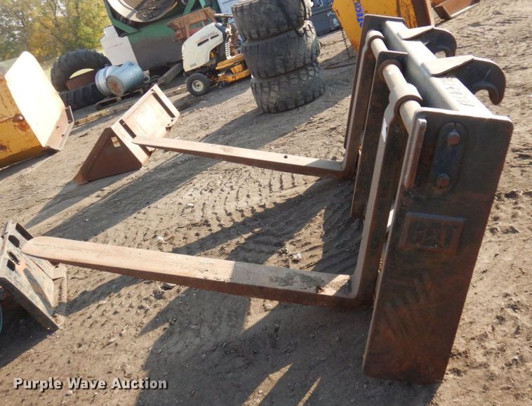 image for item DR0570 Caterpillar  58"L forks