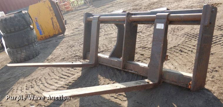 image for item DR0570 Caterpillar  58"L forks