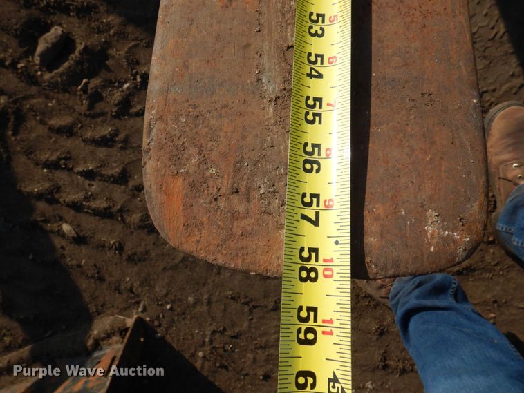 image for item DR0570 Caterpillar  58"L forks