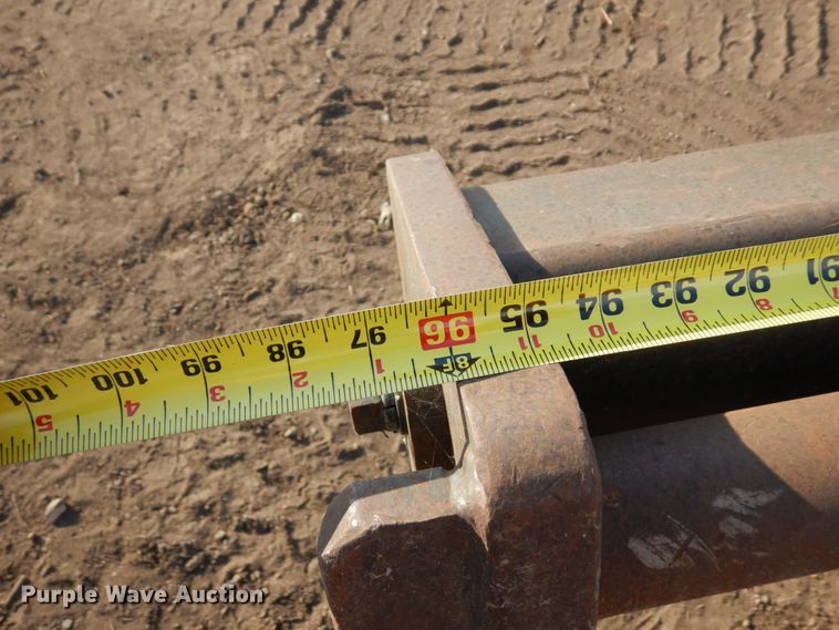 image for item DR0570 Caterpillar  58"L forks