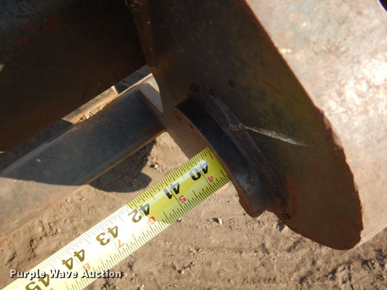 image for item DR0570 Caterpillar  58"L forks