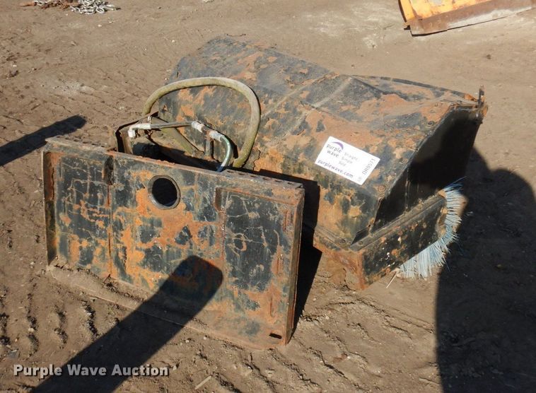 image for item DR0571 51"W skid steer broom