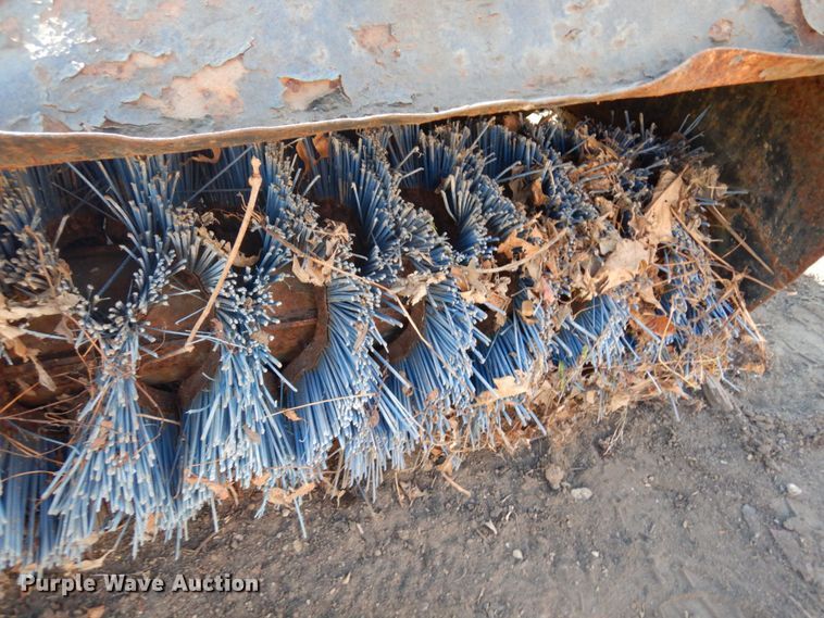 image for item DR0571 51"W skid steer broom