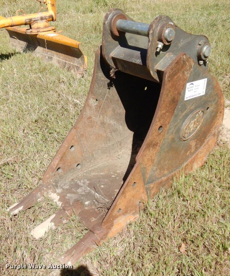 Geith H14B0600 excavator bucket in Kansas City, KS Item DS1420 sold