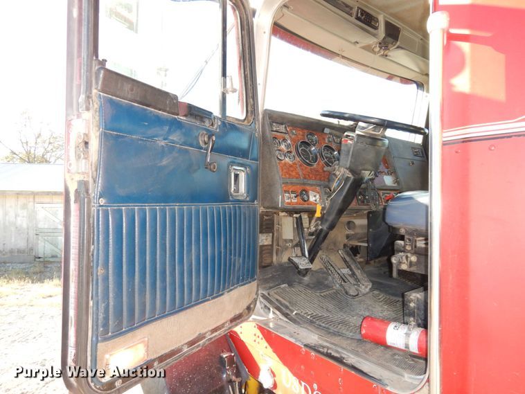 image for item DS1445 1999 Kenworth T800  dump truck