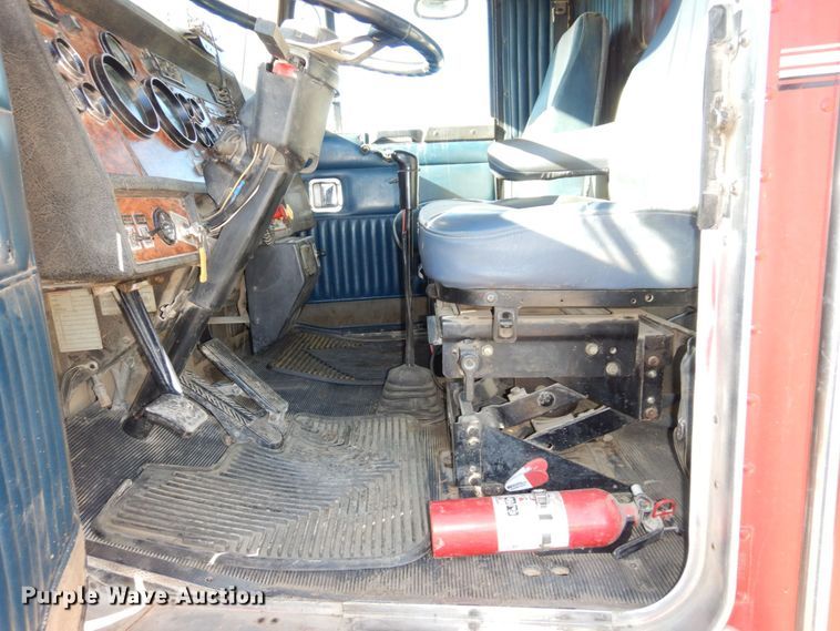 image for item DS1445 1999 Kenworth T800  dump truck