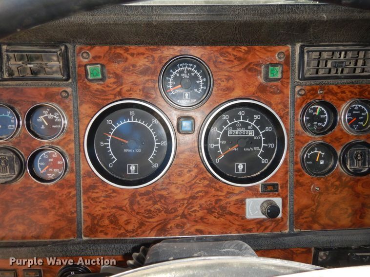 image for item DS1445 1999 Kenworth T800  dump truck