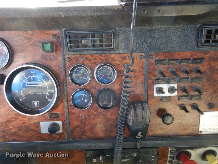 image for item DS1445 1999 Kenworth T800  dump truck