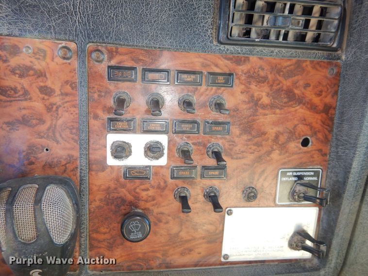 image for item DS1445 1999 Kenworth T800  dump truck