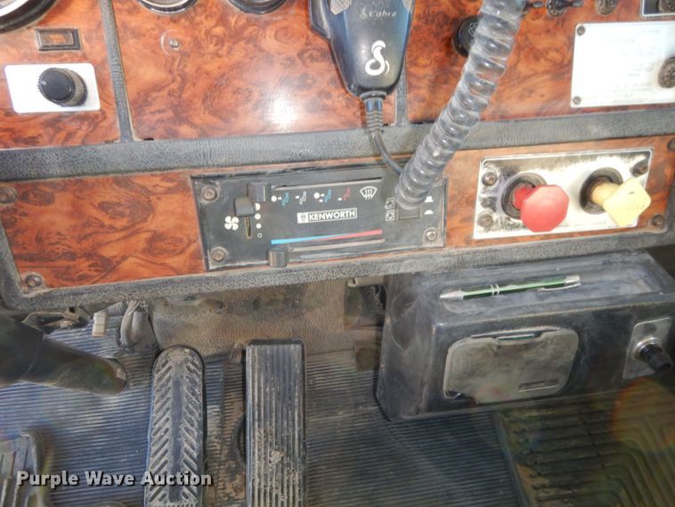 image for item DS1445 1999 Kenworth T800  dump truck