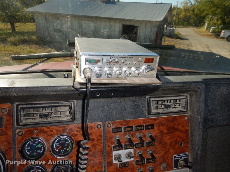 image for item DS1445 1999 Kenworth T800  dump truck