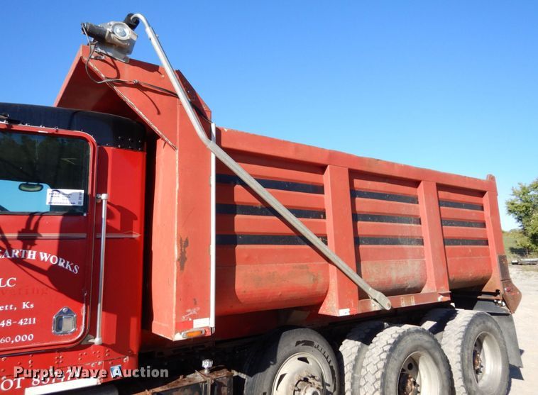 image for item DS1445 1999 Kenworth T800  dump truck