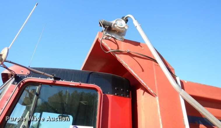 image for item DS1445 1999 Kenworth T800  dump truck