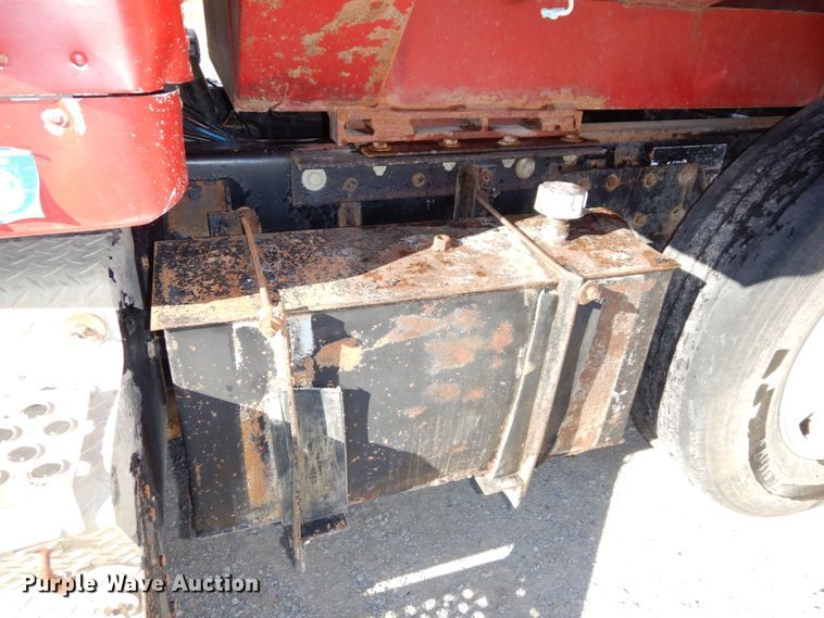 image for item DS1445 1999 Kenworth T800  dump truck