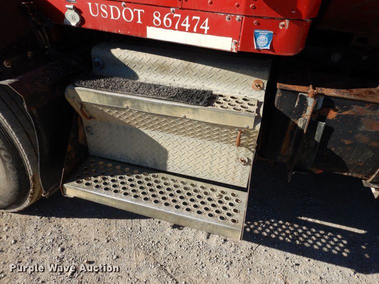 image for item DS1445 1999 Kenworth T800  dump truck