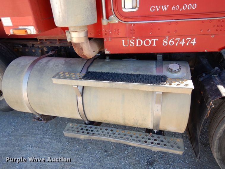 image for item DS1445 1999 Kenworth T800  dump truck