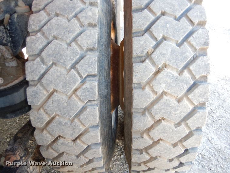 image for item DS1445 1999 Kenworth T800  dump truck