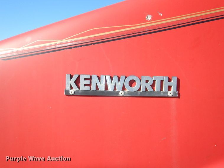 image for item DS1445 1999 Kenworth T800  dump truck
