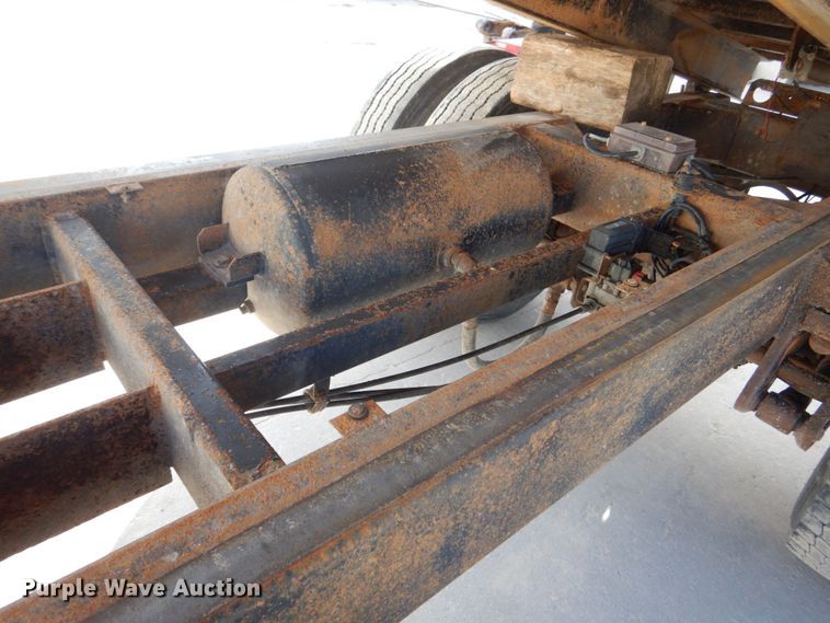 image for item DS8235 2000 Brady  end dump pup trailer