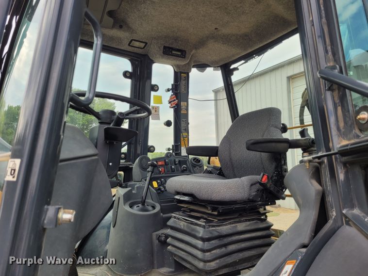 image for item FC9183 2011 John Deere 410J  backhoe