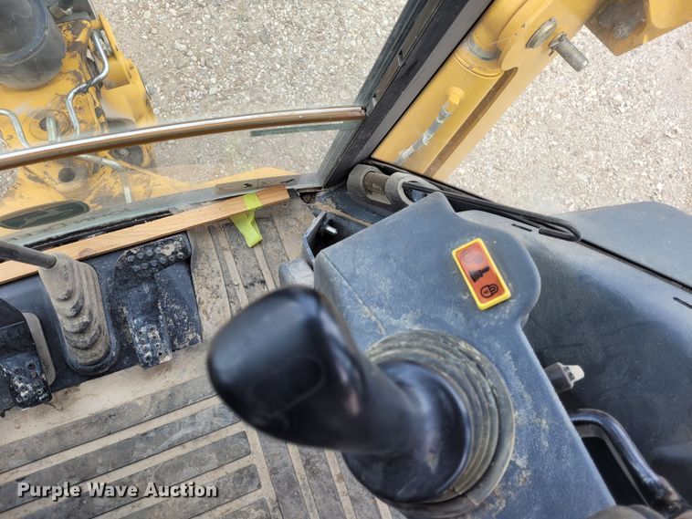 image for item FC9183 2011 John Deere 410J  backhoe