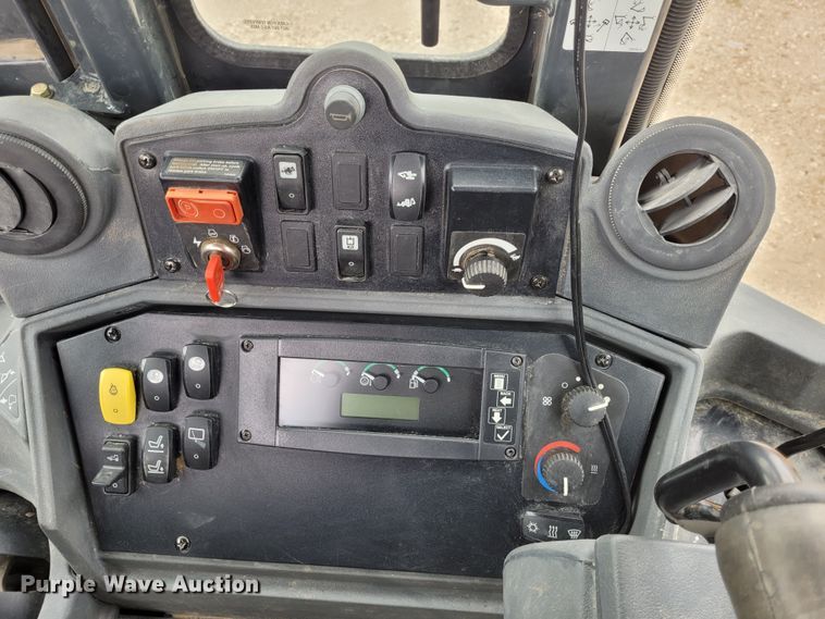 image for item FC9183 2011 John Deere 410J  backhoe