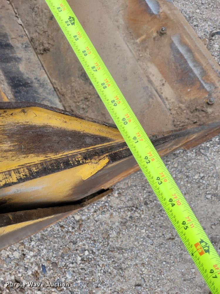 image for item FC9183 2011 John Deere 410J  backhoe