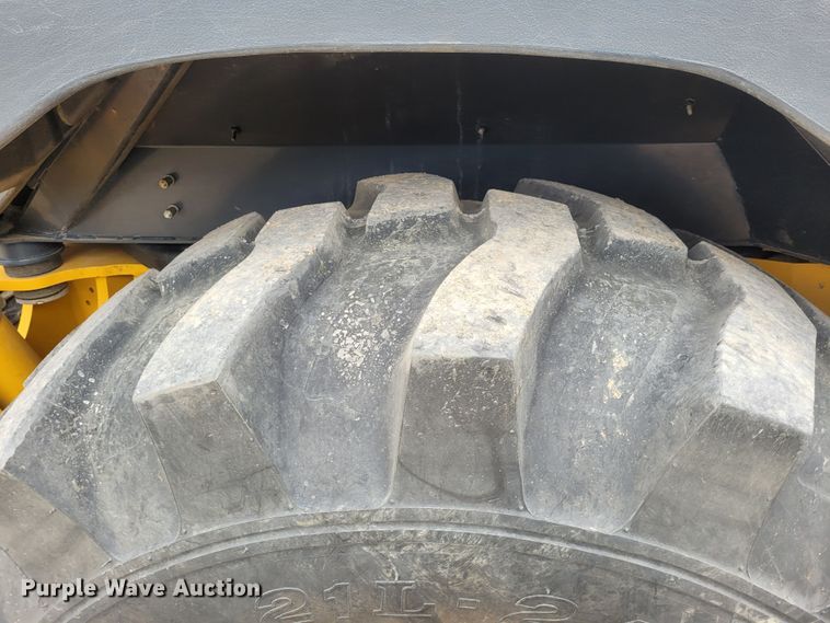 image for item FC9183 2011 John Deere 410J  backhoe