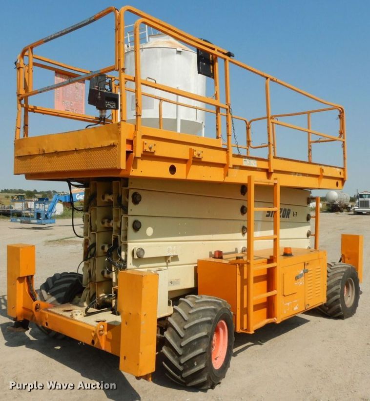 image for item HF9373 2000 JLG 500RTS  scissor lift