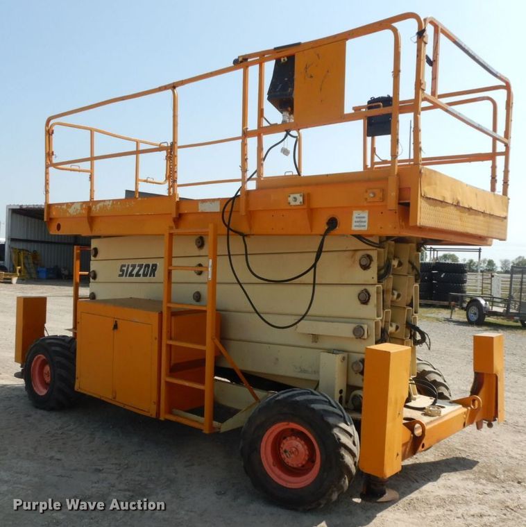 image for item HF9373 2000 JLG 500RTS  scissor lift