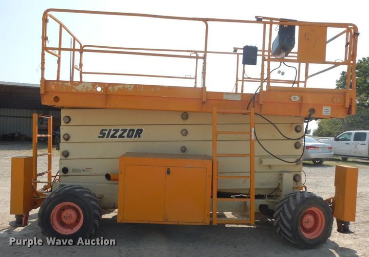 image for item HF9373 2000 JLG 500RTS  scissor lift