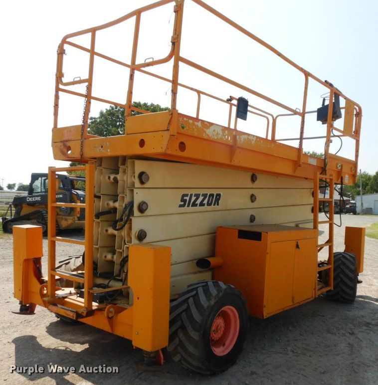 image for item HF9373 2000 JLG 500RTS  scissor lift