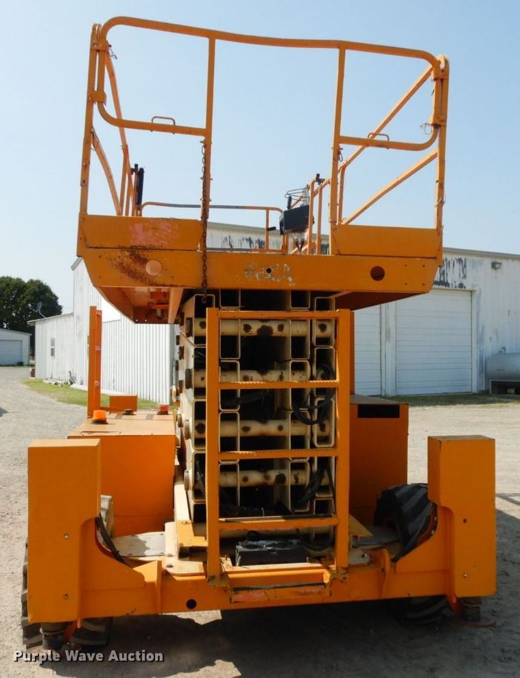 image for item HF9373 2000 JLG 500RTS  scissor lift