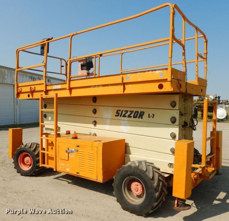 image for item HF9373 2000 JLG 500RTS  scissor lift