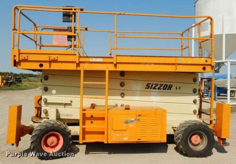 image for item HF9373 2000 JLG 500RTS  scissor lift