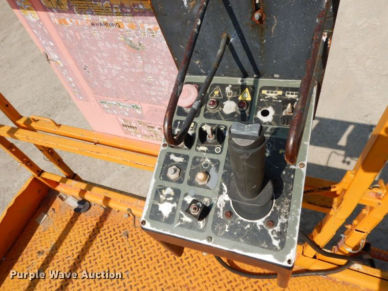 image for item HF9373 2000 JLG 500RTS  scissor lift