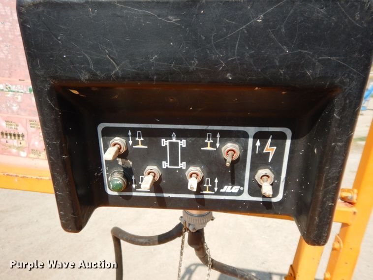 image for item HF9373 2000 JLG 500RTS  scissor lift