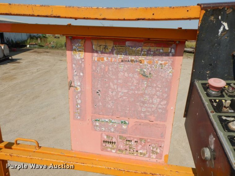 image for item HF9373 2000 JLG 500RTS  scissor lift