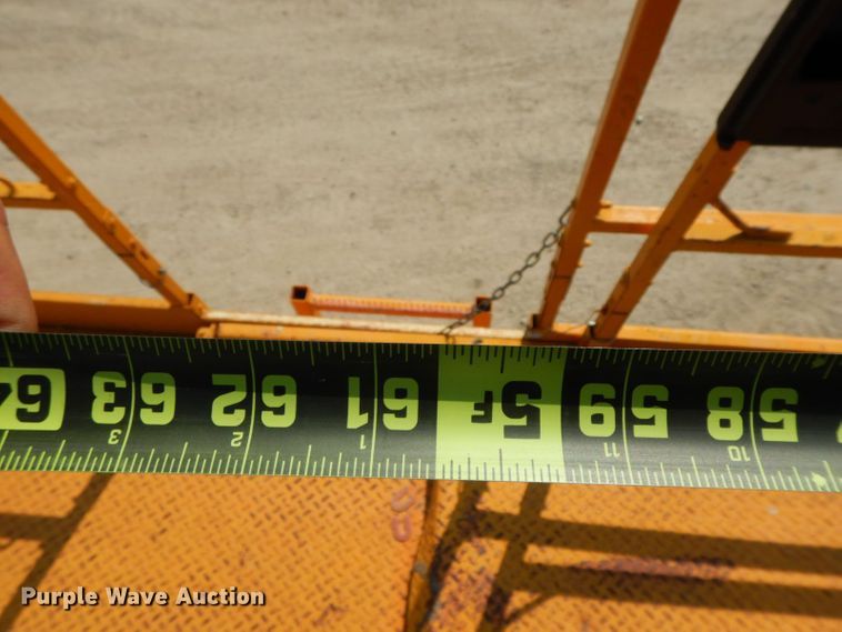 image for item HF9373 2000 JLG 500RTS  scissor lift