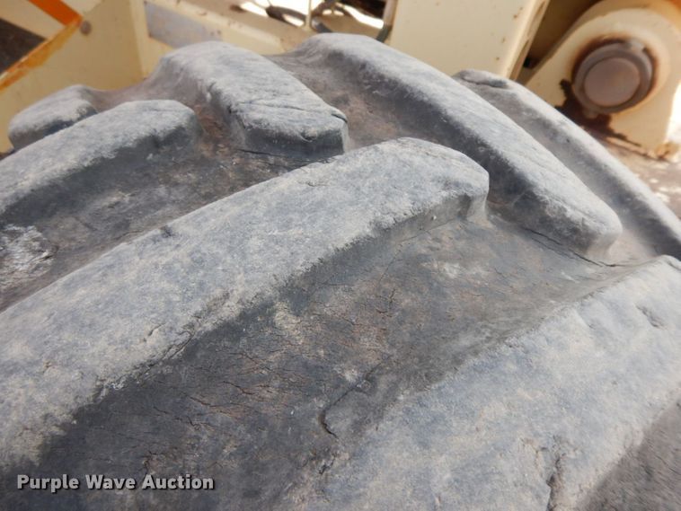 image for item HF9373 2000 JLG 500RTS  scissor lift