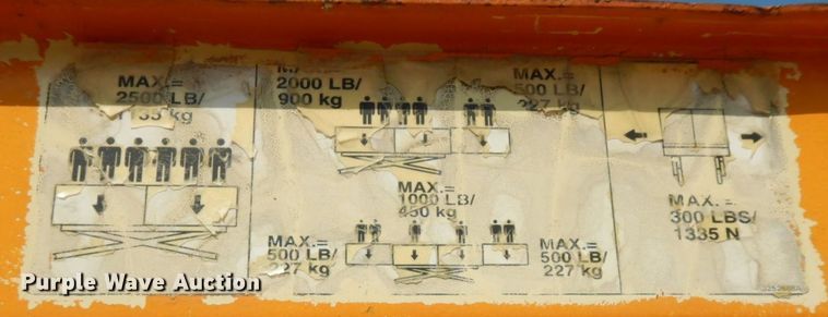 image for item HF9373 2000 JLG 500RTS  scissor lift