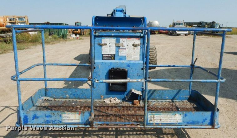 image for item HF9374 2005 Genie S-65  boom lift