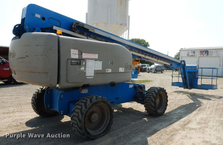 image for item HF9374 2005 Genie S-65  boom lift