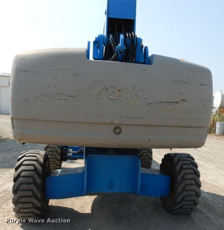 image for item HF9374 2005 Genie S-65  boom lift