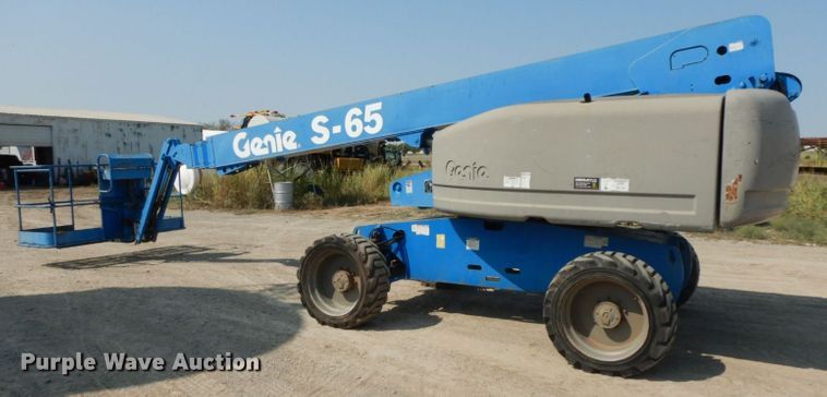 image for item HF9374 2005 Genie S-65  boom lift