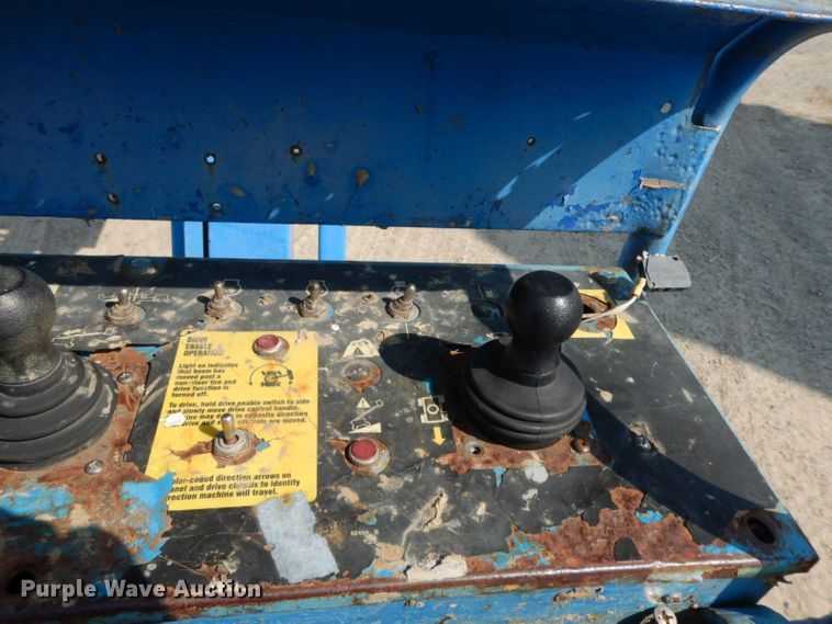 image for item HF9374 2005 Genie S-65  boom lift