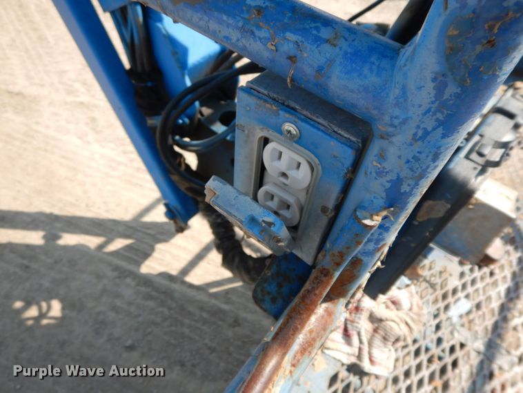 image for item HF9374 2005 Genie S-65  boom lift